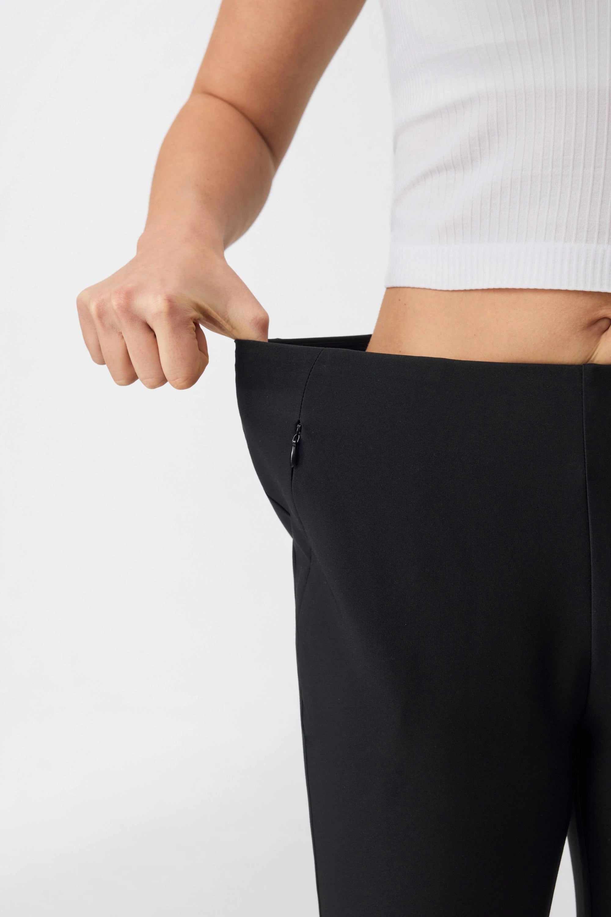 Women’s Zip-Pocket Stretch Pants - Onyx Black