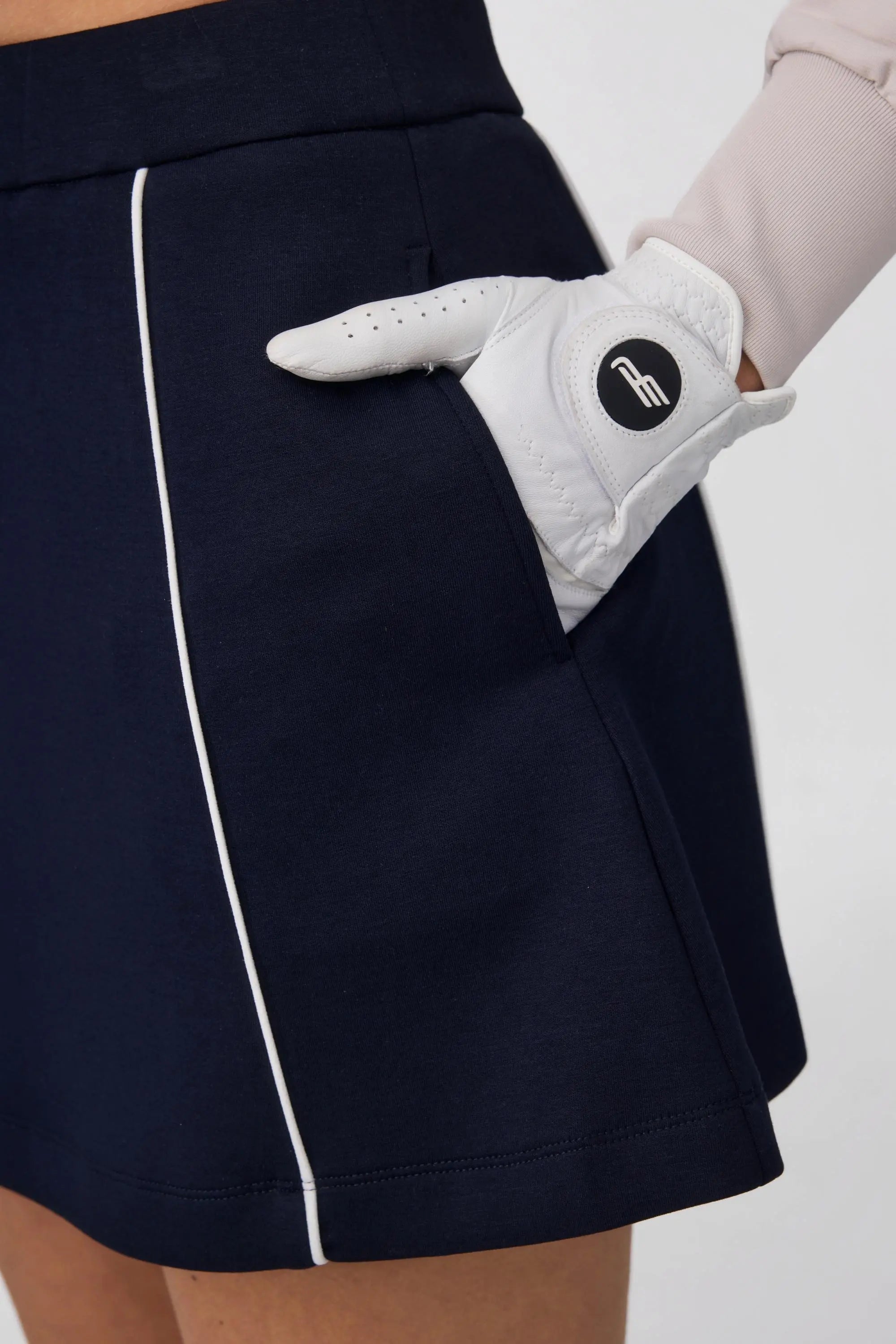 The Piped Performance Skort - Midnight Navy