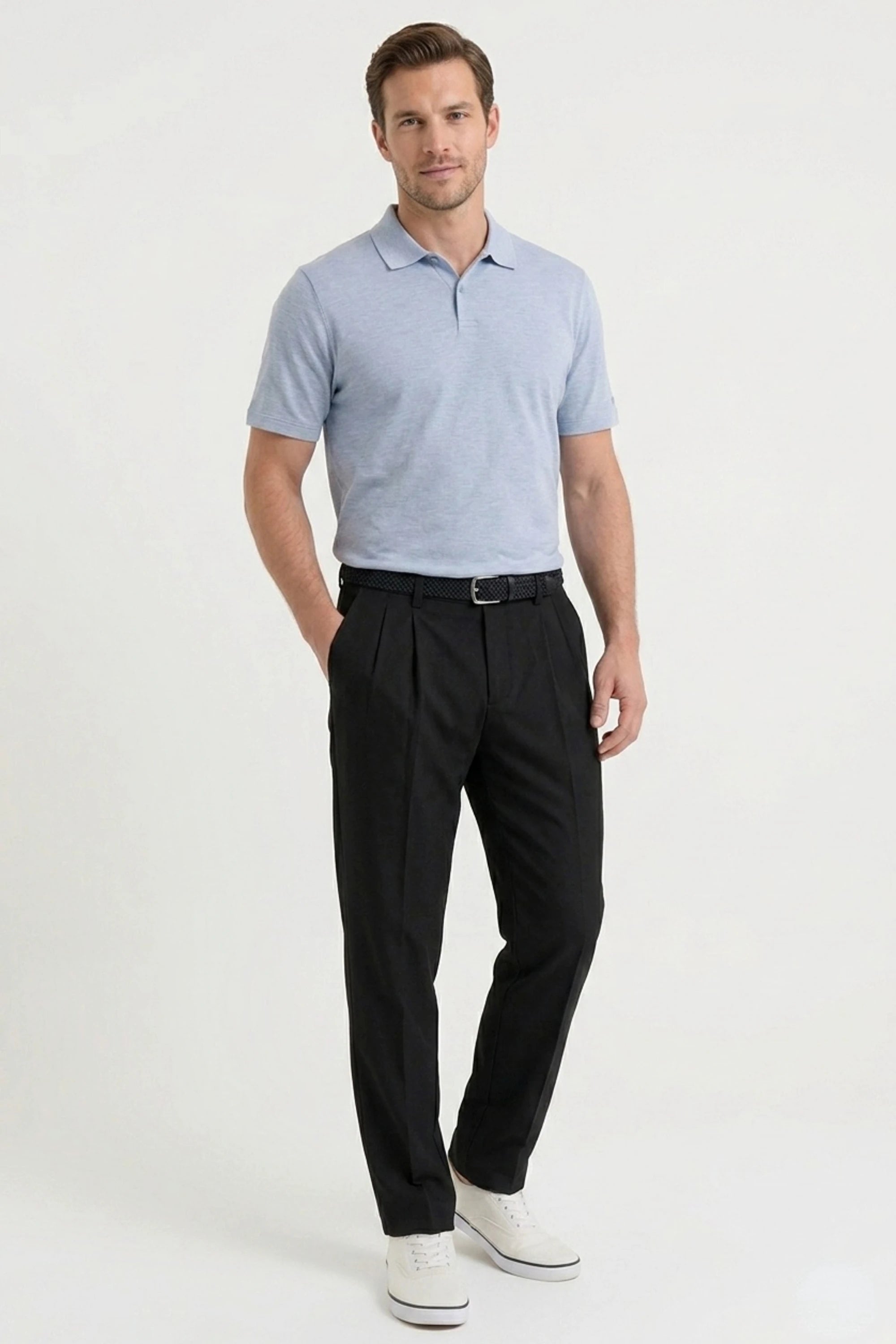 Men’s tailored tapered golf trousers in midnight black designed with a modern silhouette and versatile golf lifestyle style