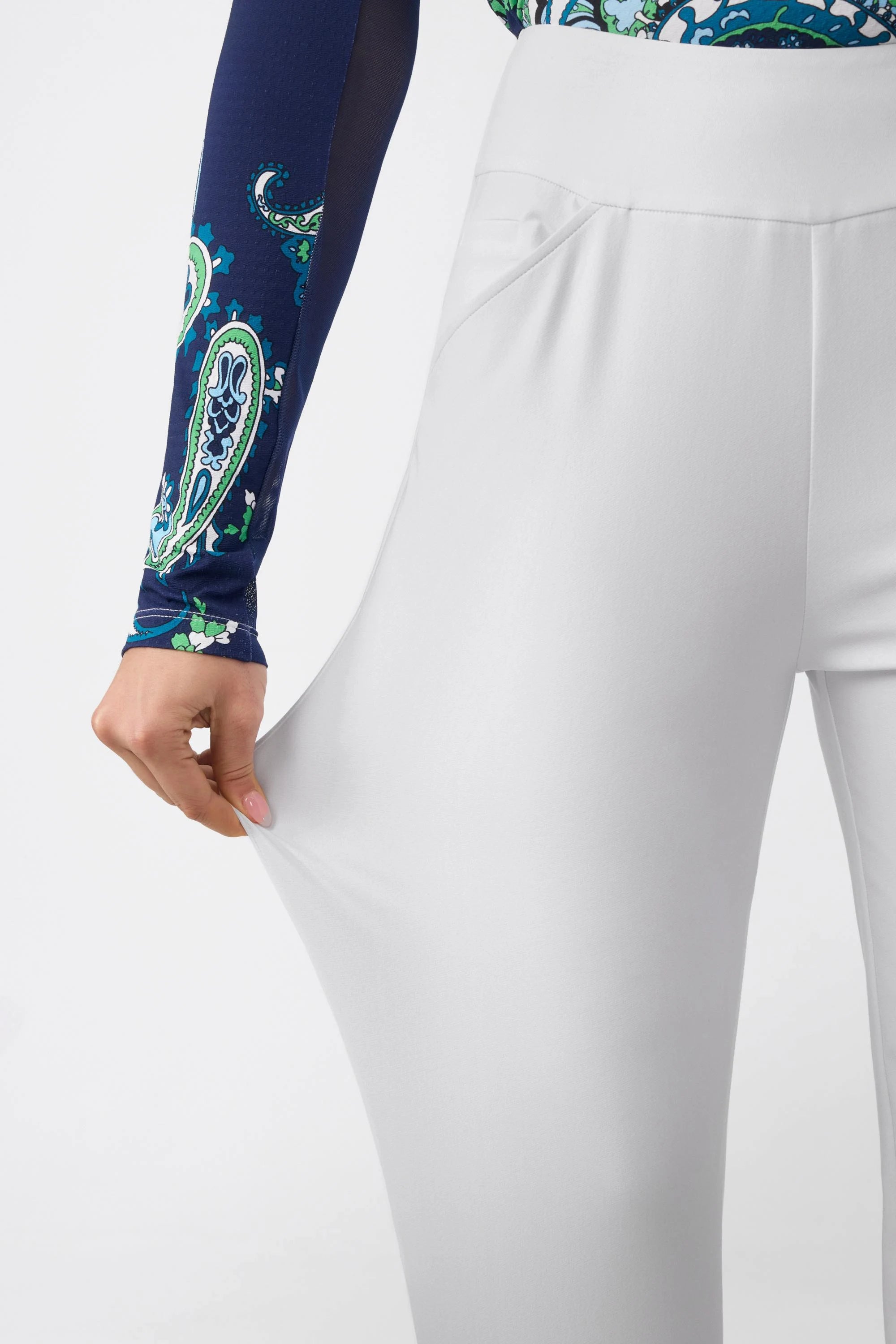 Close-up showing four-way stretch fabric of women’s cloudline tapered golf pants