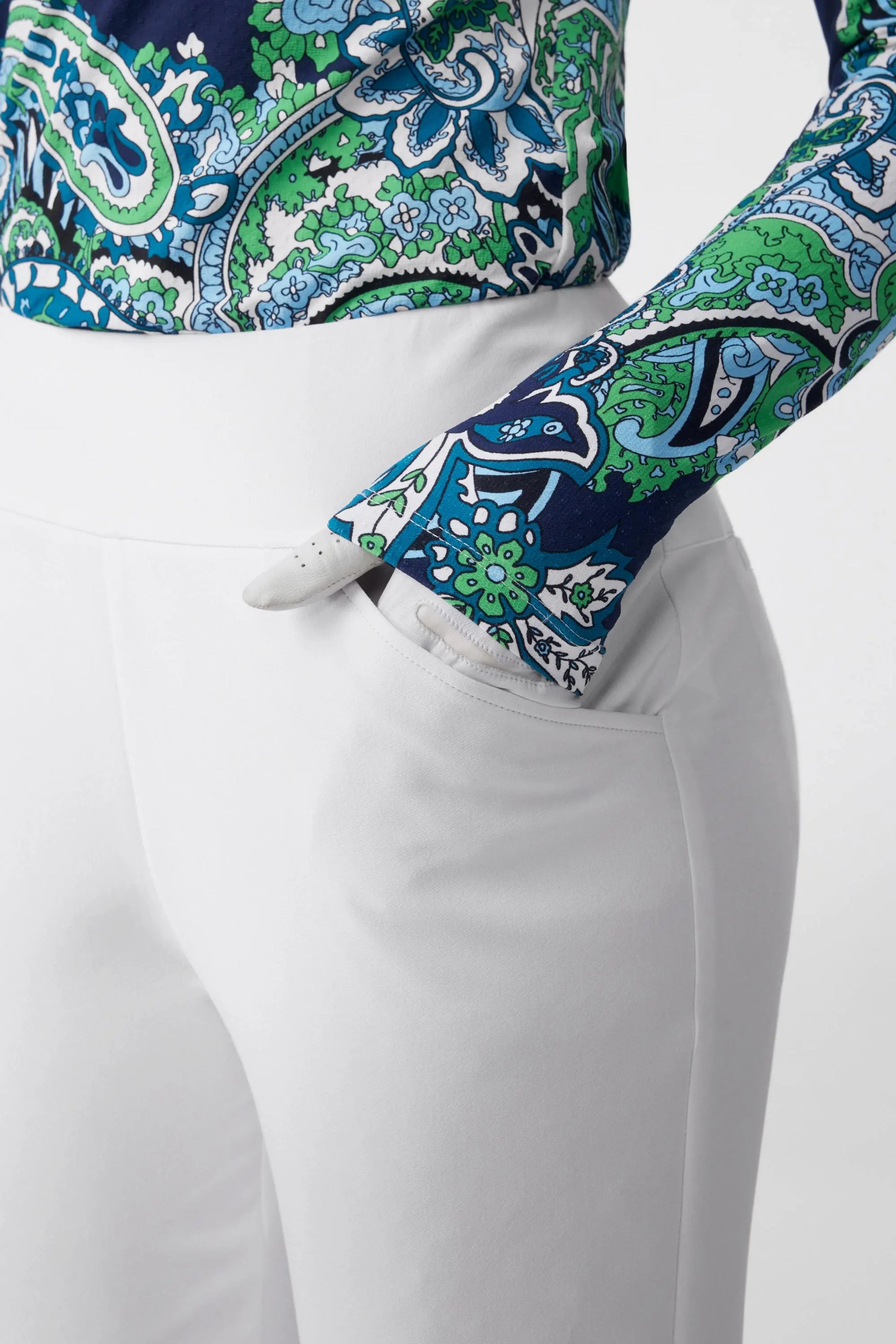 Close-up of side pocket detail on women’s cloudline tapered golf pants